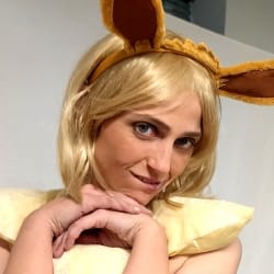 Goldie (Blonde/Short)
